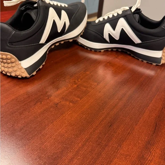 NWOT Steve Madden Black and White Athletic Shoes - Picture 4 of 6